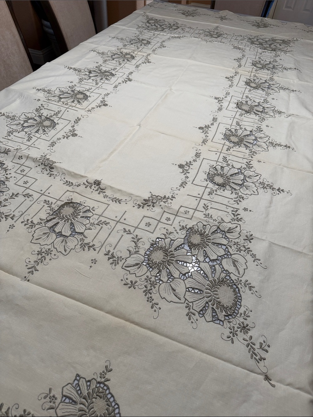1950’s Elegant Cream Floral Embroidered Tablecloth and 12 Place Mats